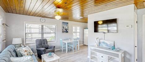 Condo, Multiple Beds, Kitchen, Garden View (Lake June Resort #9 - No Pets) | Living area