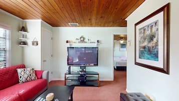 Apartamento, 1 cama de matrimonio, cocina, vistas al jardín (Lake June Resort #10) | Zona de estar