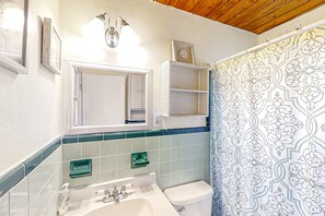 Condo, Multiple Beds, Kitchen, Garden View (Lake June Resort #9 - No Pets) | Bathroom | Towels - Lake June (Lake Placid)