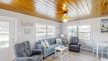 Apartment, Mehrere Betten, Küche, Gartenblick (Lake June Resort #9 - No Pets) | Ausblick vom Zimmer