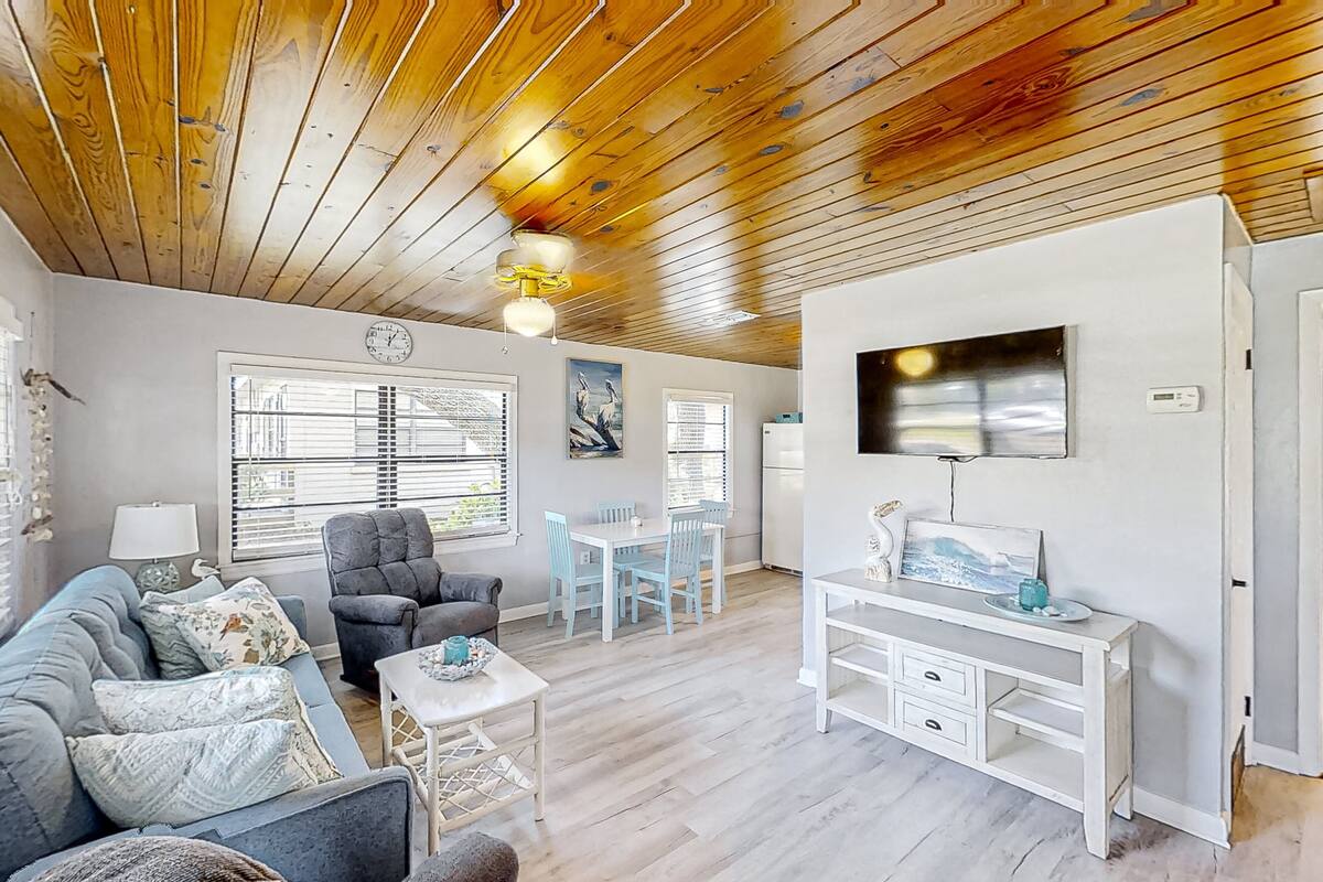 Condo, Multiple Beds, Kitchen, Garden View (Lake June Resort #9 - No Pets)