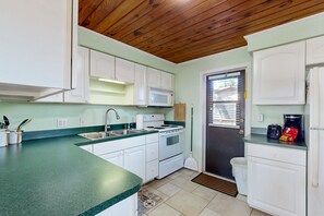 Condo, 1 Queen Bed, Kitchen, Garden View (Lake June Resort #10) | Private kitchen