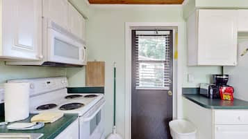 Apartamento, 1 cama de matrimonio, cocina, vistas al jardín (Lake June Resort #10) | Cocina privada