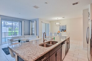 Interior - Modern Townhome With Private Pool, hot Tub, Central AC, and Private Washer/dryer (Davenport)