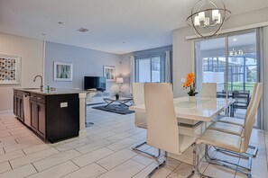 House, Multiple Beds, Pool Access, Pool View (Champions Gate Escape) - Modern Townhome With Private Pool, hot Tub, Central AC, and Private Washer/dryer (Davenport)