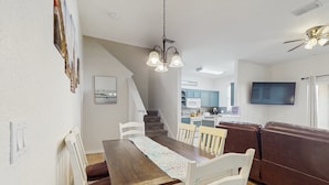 Hus, flere senger, terrasse, hageutsikt (Sunshine Retreat)