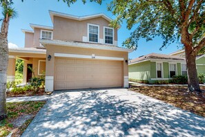 Exterior - Dog-friendly Home in a Quiet Area Near Disney With Private Heated Pool, Pool spa (Davenport)