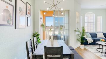 Condo, Multiple Beds, Pool Access, Pool View (Pink Apple) | Interior