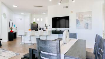 Condo, Multiple Beds, Pool Access, Pool View (Pink Apple) | 3 bedrooms, individually decorated, individually furnished, bed sheets