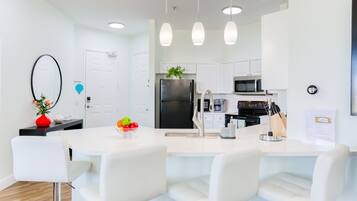 Condo, Multiple Beds, Pool Access, Pool View (Pink Apple) | Private kitchen