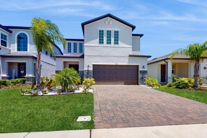 Exterior - Bright Home With Private Pool, Washer/dryer and Internet (Kissimmee)