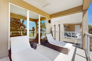 Maison, plusieurs lits, accès piscine, vue piscine (Magic Luxe) | Terrasse/Patio