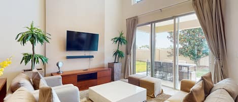House, Multiple Beds, Pool Access, Pool View (Magic Luxe) | Living area