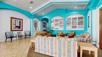 House, Multiple Beds, Pool Access, Pool View (Caribbean Dreams) | Living area