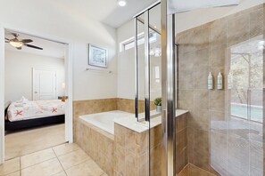 Bathroom - Beautiful Home With Private Pool and Space for the Whole Family (Kissimmee)