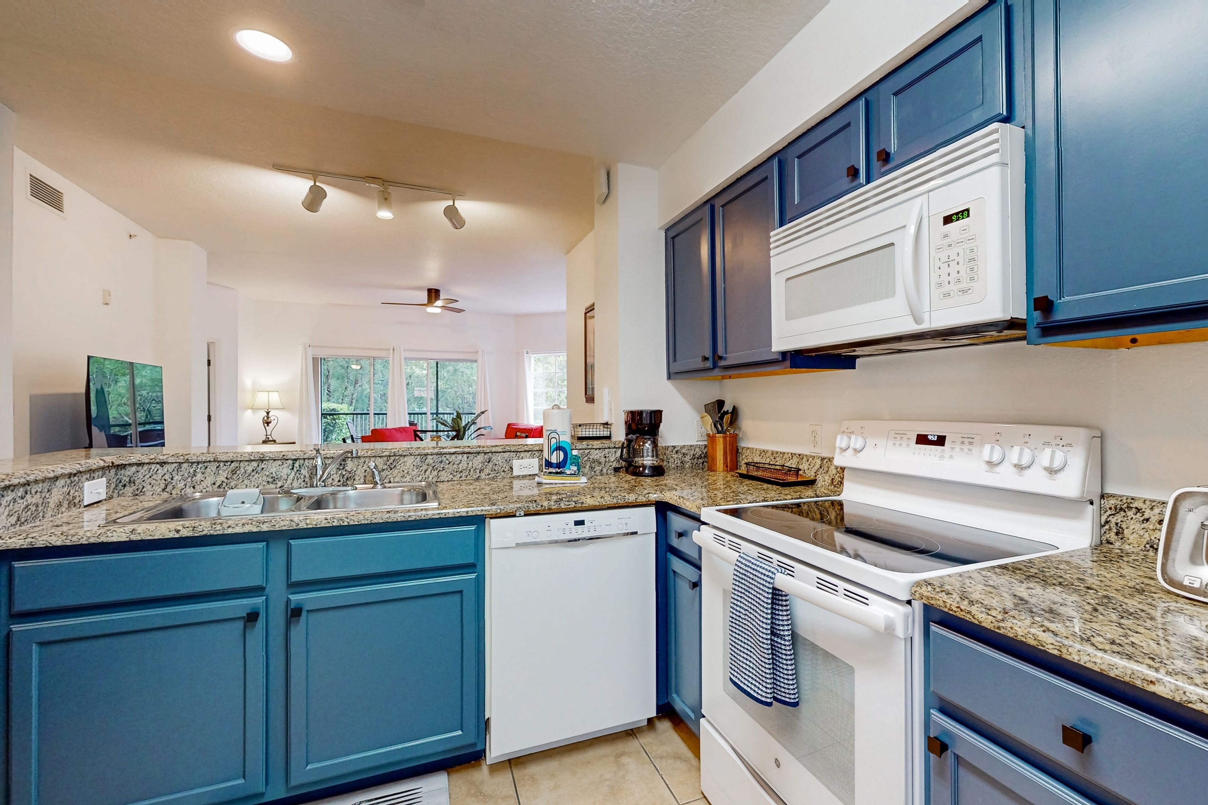 Condo, Multiple Beds, Balcony, Garden View (Worldquest Retreat - No Pets) | Private kitchen