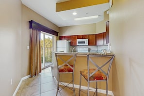 Condo, Berbilang Katil, Balcony, Garden View (Worldquest) | Dapur peribadi