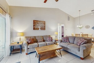 House, Multiple Beds, Pool Access, Pool View (Infinity & Beyond) | Living area