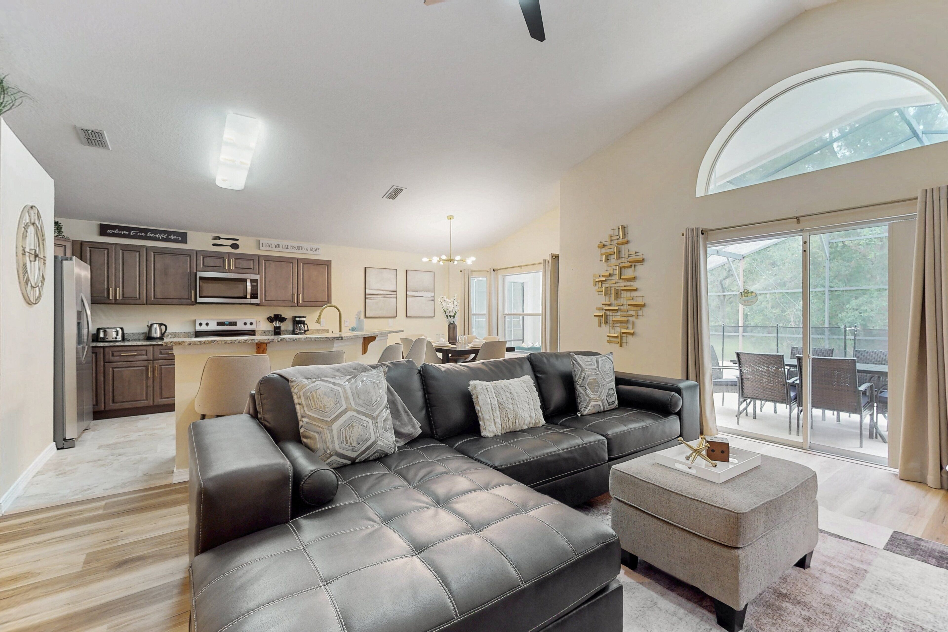 Talo, useita sänkyjä, pääsy uima-altaalle, näköala uima-altaalle (Mickey's Villa - Cumbrian Lakes) | Oleskelualue