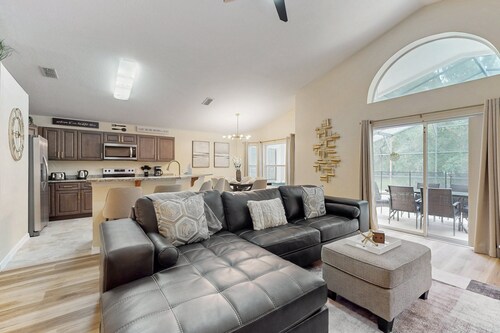 Gated Home w/ Private Pool, Furnished Patio, Close to Disney - Snowbirds Welcome