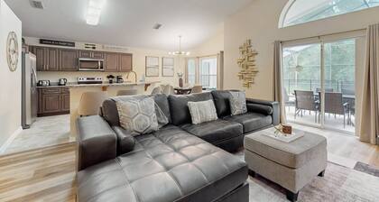Gated Home w/ Private Pool, Furnished Patio, Close to Disney - Snowbirds Welcome