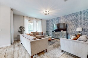 Interior - Spacious Getaway With 2 Themed Game Rooms, Private Pool, & Pool spa (Davenport)