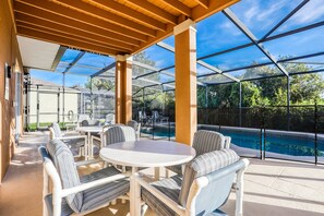 Outdoor dining - Gorgeous Home Near Disney With Private Pool, Pool Spa, On-site Gym, Tennis, AC (Davenport)