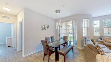 House, Multiple Beds, Hot Tub, Pool View (Terrace Ridge Circle Delight) | Interior
