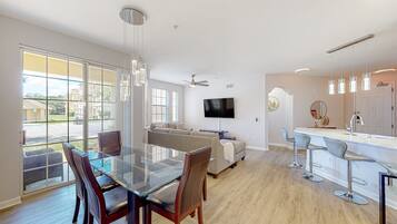 House, Multiple Beds, Hot Tub, Pool View (Terrace Ridge Circle Delight) | 3 bedrooms, individually decorated, individually furnished, bed sheets