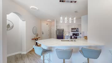 House, Multiple Beds, Hot Tub, Pool View (Terrace Ridge Circle Delight) | Private kitchen