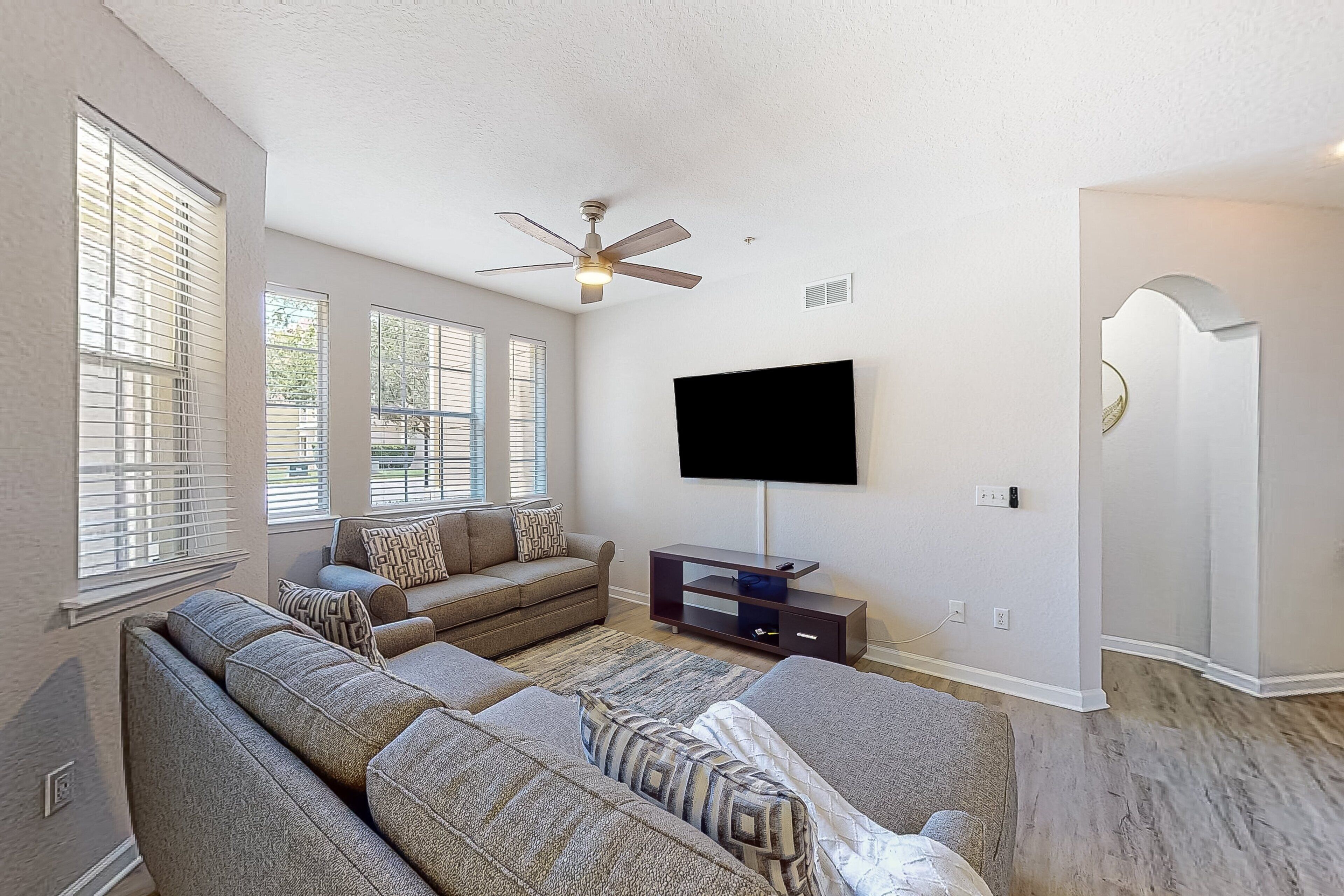 House, Multiple Beds, Hot Tub, Pool View (Terrace Ridge Circle Delight) | Living area