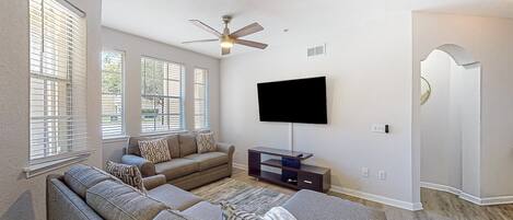House, Multiple Beds, Hot Tub, Pool View (Terrace Ridge Circle Delight) | Living area