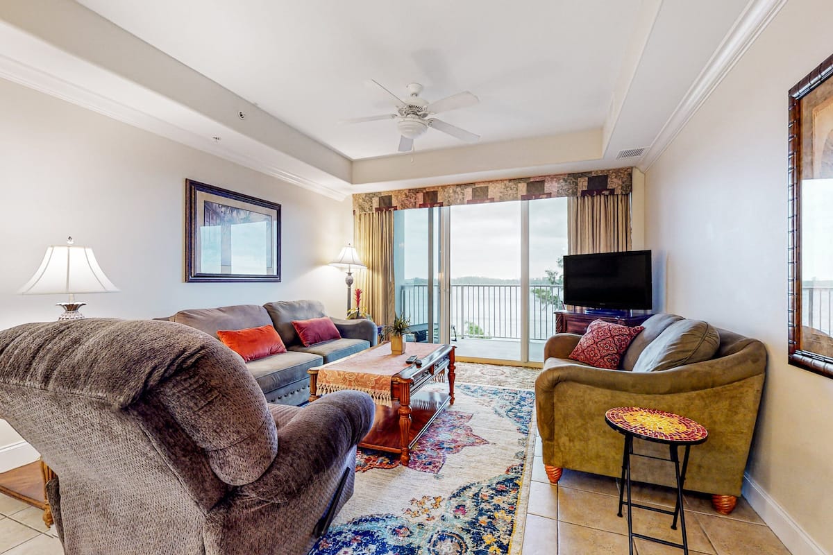 Condo, Multiple Beds, Pool Access, Pool View (Lake Bryan Sunrise-NoPets) | Living area