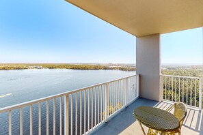 Condo, Plusieurs lits, accès à la piscine, vue sur la piscine (Blue Heron Beach 2-1707-PetsAllowed) | Vue de la chambre