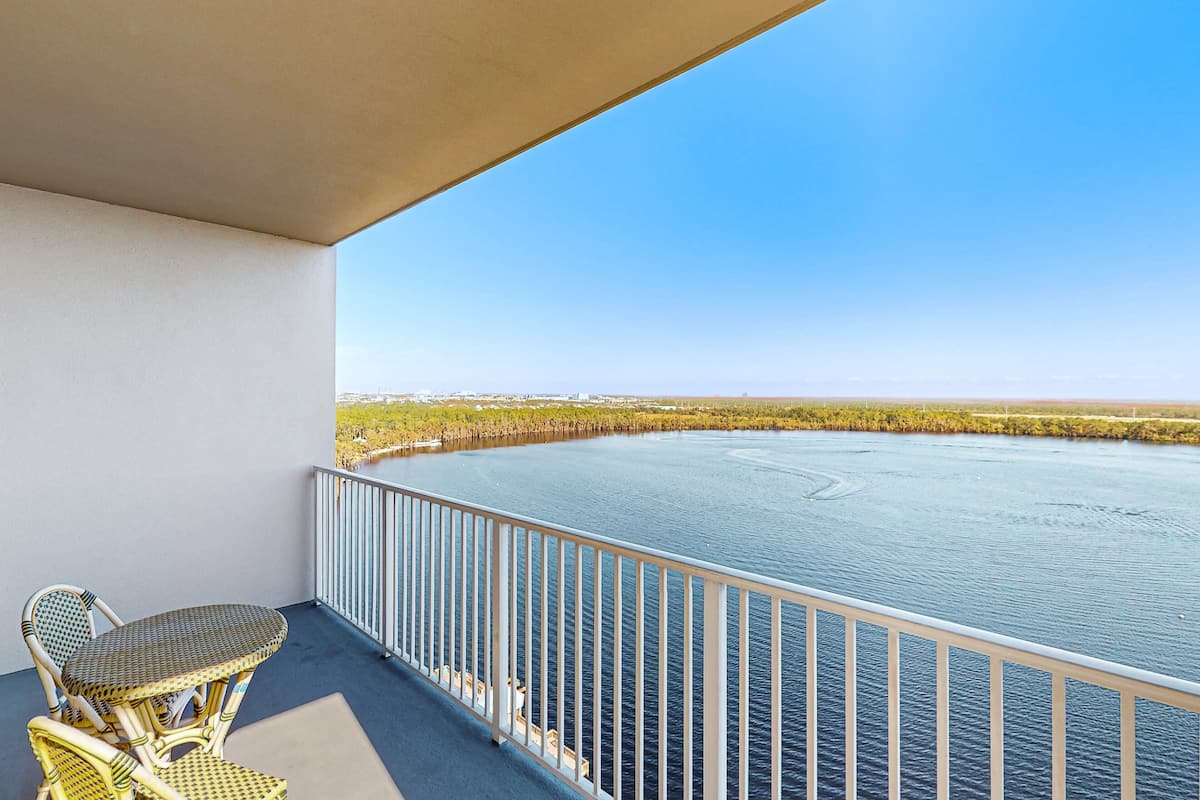 Condo, Multiple Beds, Pool Access, Pool View (Blue Heron Beach 2-1707-PetsAllowed) | Property grounds