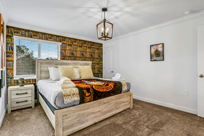 House, Multiple Beds, Pool Access, Pool View (Epic Retreat) - Updated Townhome With an Enclosed Pool, Five Bedrooms, W/D - Close to Everything (Kissimmee)