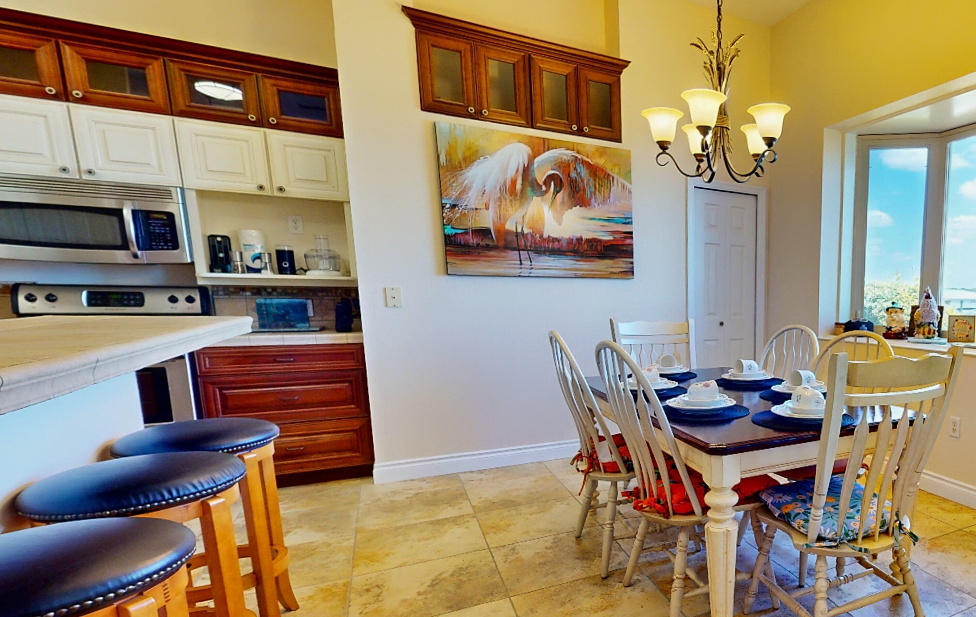 Rumah, Beberapa Tempat Tidur, dapur, pemandangan kebun (Sunset Serenity at Lake Josephine)