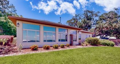 Lakefront Home With Private Dock, Garage Parking, Sunroom,w/d & Wifi