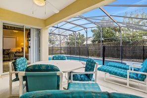 Outdoor dining - Lovely Home With a Private Pool, Grill, Washer/dryer, & AC - Snowbird Friendly (Kissimmee)