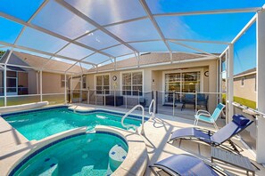 Outdoor pool - Inviting Villa With Private Pool & spa Near Disney & Golf Course Charm (Davenport)