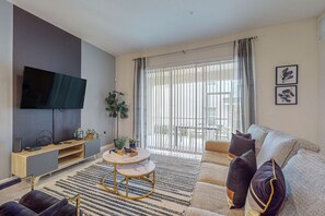 Appartamento, letti multipli, accesso alla piscina, vista piscina (Good Vibes Retreat) | Area soggiorno