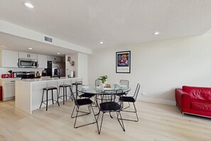 Condo, Multiple Beds, Kitchen, Garden View (Urban Mouse) - Beautiful Home Boasting Entertainment for Everyone With Wifi (Kissimmee)