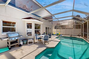 Outdoor pool - Gorgeous Private Home, dog Friendly, Deck & Close to Everything (Kissimmee)
