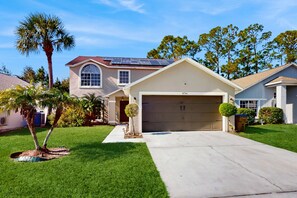 Exterior - Gorgeous Private Home, dog Friendly, Deck & Close to Everything (Kissimmee)