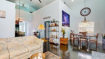 House, Multiple Beds, Kitchen, Garden View (The Lofty Retreat) | Living area