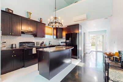 Riverfront Home With Internet, Washer and Dryer, and Perfect for Kayaking