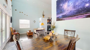 House, Multiple Beds, Kitchen, Garden View (The Lofty Retreat) | 2 bedrooms, individually decorated, individually furnished, bed sheets