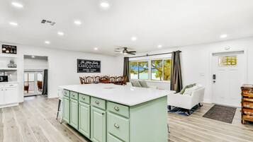 House, Multiple Beds, Patio (Uncork and Unwind,You're on Lake Time) | Interior