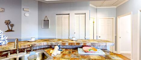 Appart'hÎtel, plusieurs lits, accÚs piscine (The Pink Flamingo, Apt B) | Cuisine privée