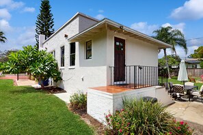 Outdoor dining - Spanish Style Home With Lake View, Fire pit and Wifi (Sebring)